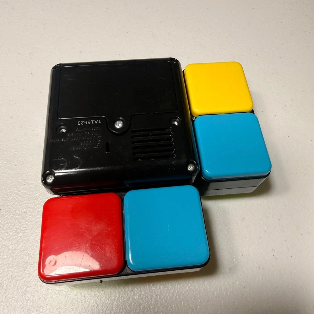 Rubik's Race Electronic Handheld Puzzle Game Light Up Sliding Tile Brain Teaser